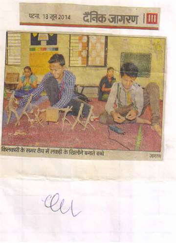 Daninik jagran 13 june 2014 children make wooden toys at kilkari summer camp