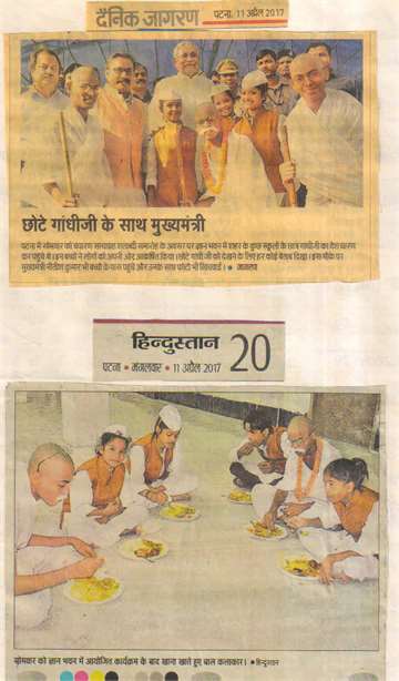 Daninik jagran 11april 2017 children dressed as mahatma gandi pose with cm nitish kumar during champaran satyagrah
